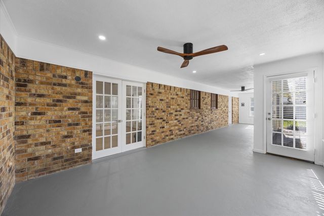 25 Little John Lane, Dayton, TX 77535