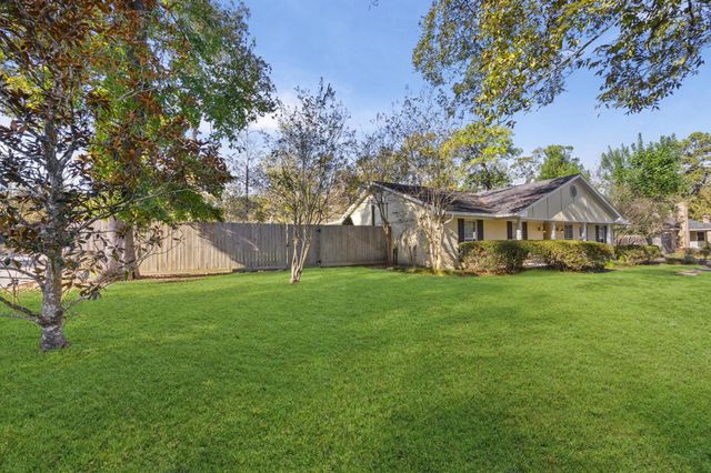 25 Little John Lane, Dayton, TX 77535