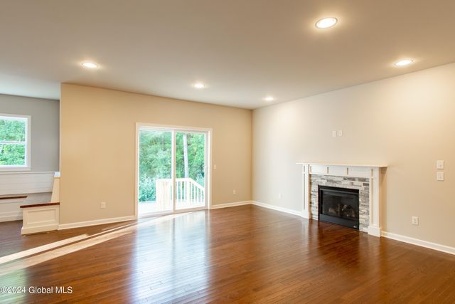 24 Hunter Court, Milton, NY 12020