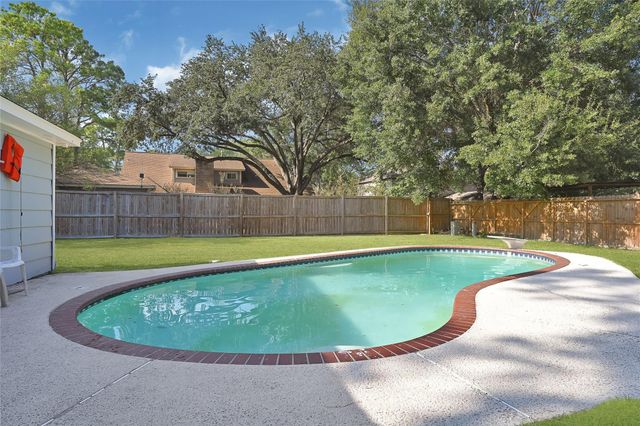 4806 Charade Drive, Houston, TX 77066