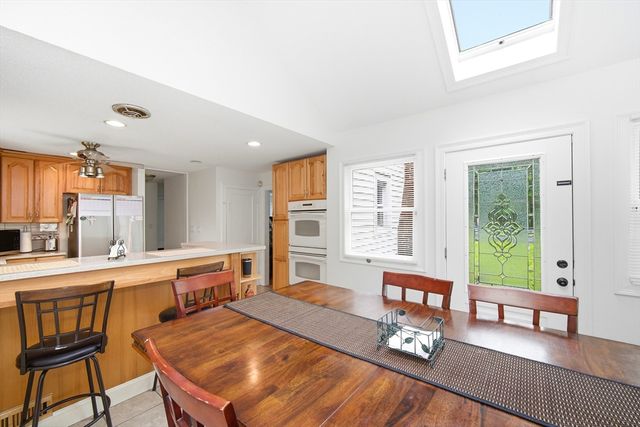 616 Cooley St, Springfield, MA 01128