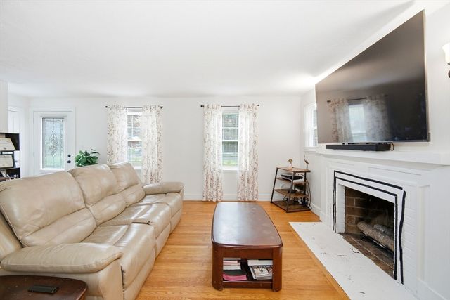 616 Cooley St, Springfield, MA 01128