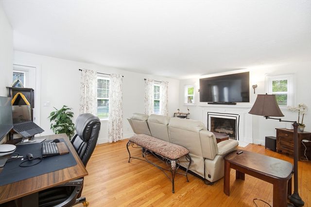 616 Cooley St, Springfield, MA 01128