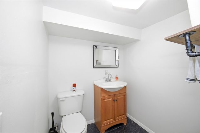 616 Cooley St, Springfield, MA 01128