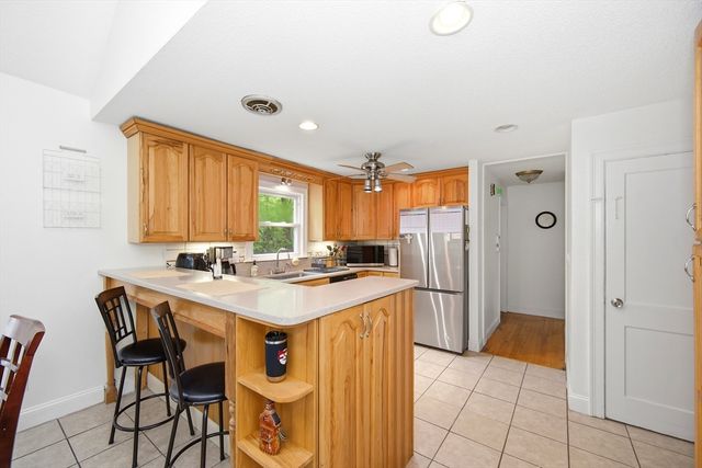 616 Cooley St, Springfield, MA 01128