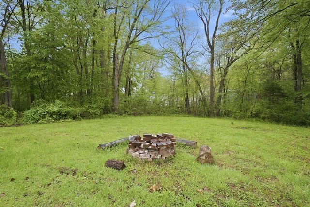 616 Cooley St, Springfield, MA 01128
