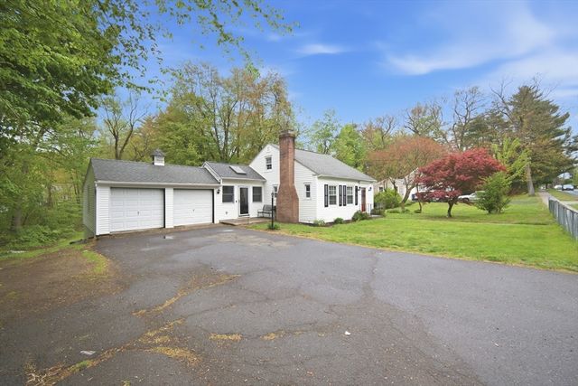 616 Cooley St, Springfield, MA 01128