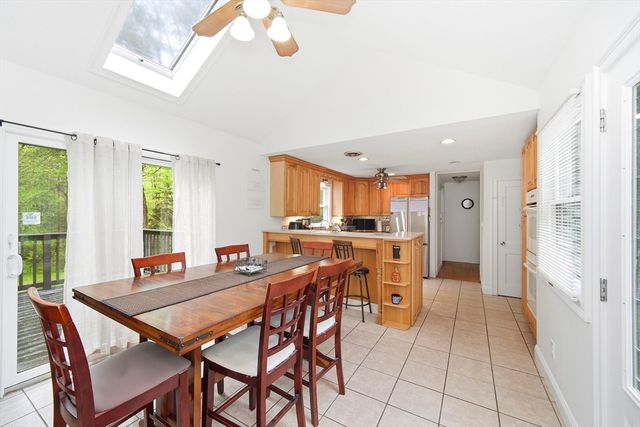 616 Cooley St, Springfield, MA 01128