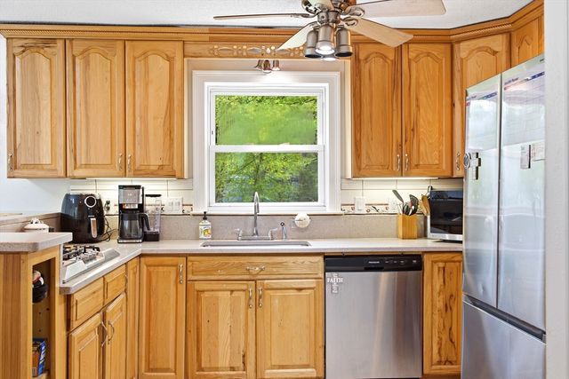 616 Cooley St, Springfield, MA 01128