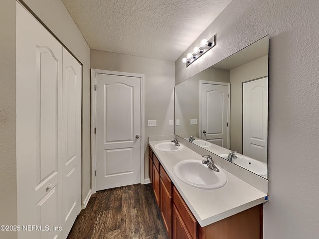 8048 MEADOW WALK Lane, Jacksonville, FL 32256