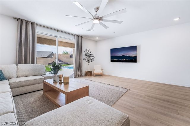 2280 Lazlo Point Street, Henderson, NV 89044