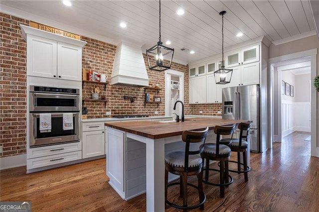 1009 Davenport Circle, Powder Springs, GA 30127