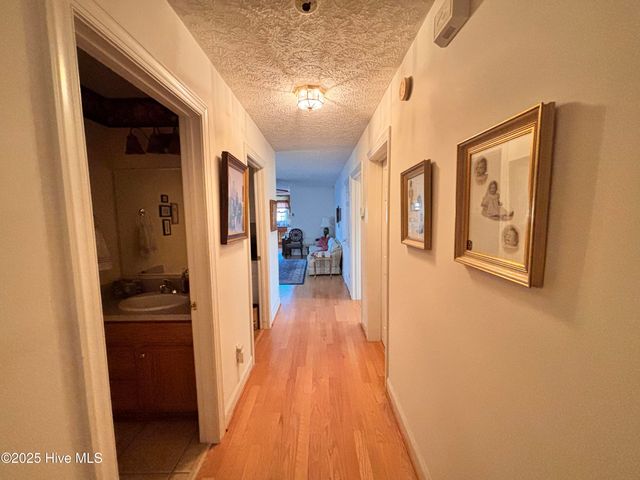 107 Christopher Court, Clinton, NC 28328