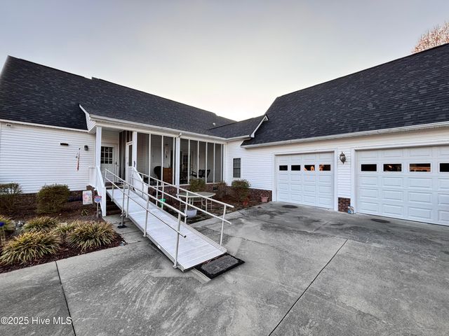 107 Christopher Court, Clinton, NC 28328