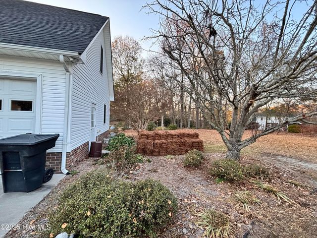 107 Christopher Court, Clinton, NC 28328