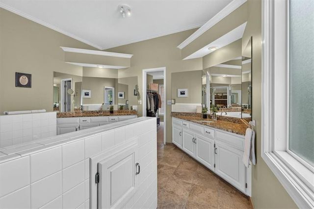 13139 Kessler Street, Overland Park, KS 66213