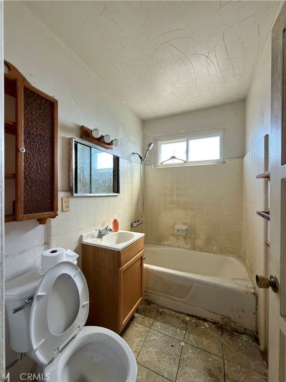 Image 18 of property listing at 2516 W 164th Street, Torrance, CA 90504