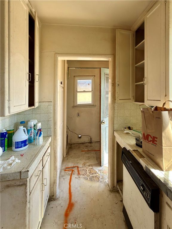 Image 30 of property listing at 2516 W 164th Street, Torrance, CA 90504