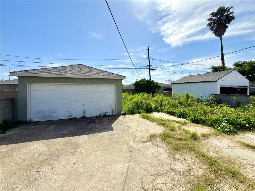 Image 9 of property listing at 2516 W 164th Street, Torrance, CA 90504