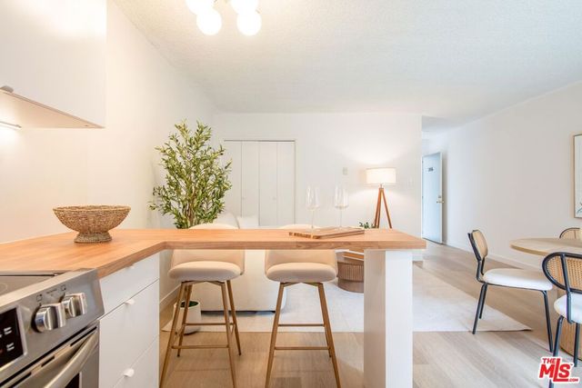 833 5th Street 206, Santa Monica, CA 90403