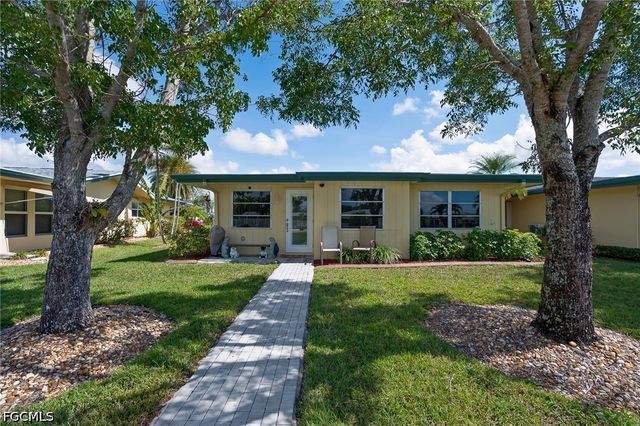 5560 Westwind LN, Fort Myers, FL 33919