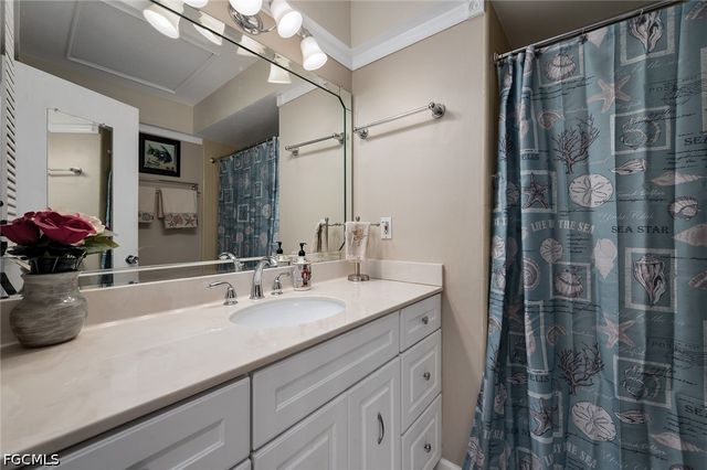 5560 Westwind LN, Fort Myers, FL 33919