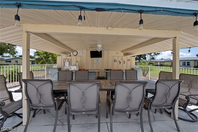 5560 Westwind LN, Fort Myers, FL 33919