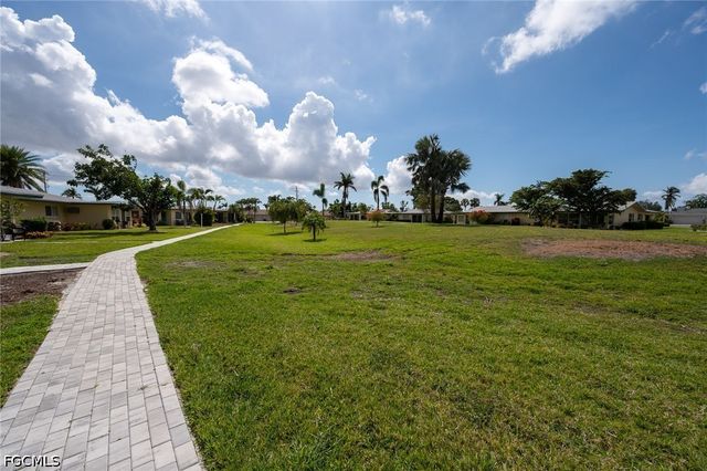 5560 Westwind LN, Fort Myers, FL 33919