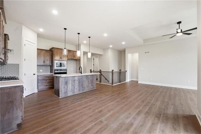 20653 Skyview Lane, Spring Hill, KS 66083