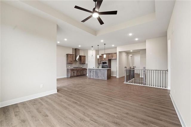 20653 Skyview Lane, Spring Hill, KS 66083