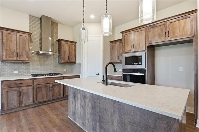 20653 Skyview Lane, Spring Hill, KS 66083