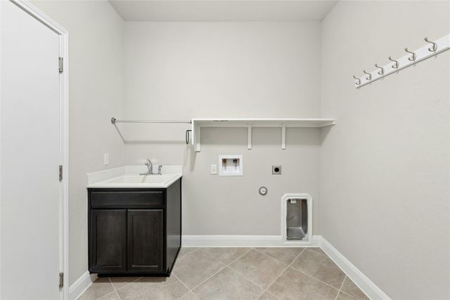 811 Holiday Creek LN, Georgetown, TX 78633