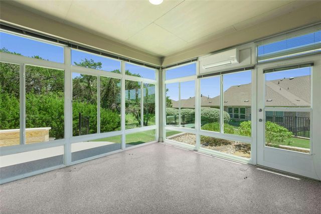 811 Holiday Creek LN, Georgetown, TX 78633