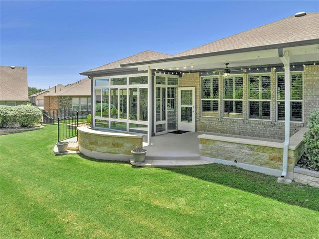 811 Holiday Creek LN, Georgetown, TX 78633