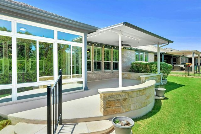811 Holiday Creek LN, Georgetown, TX 78633