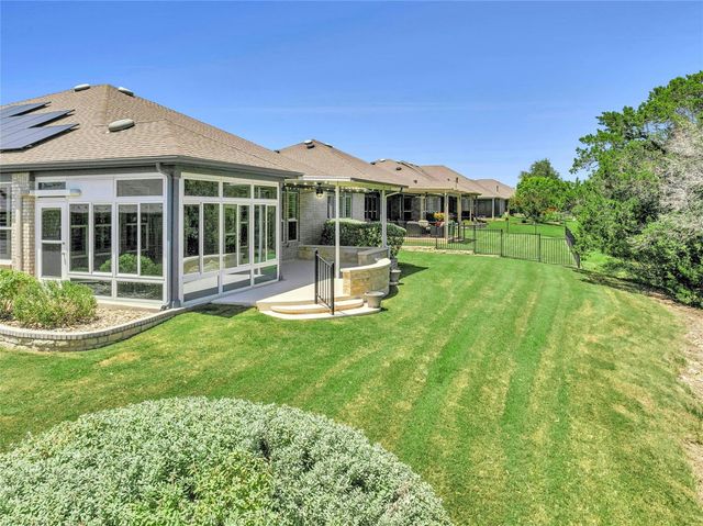 811 Holiday Creek LN, Georgetown, TX 78633