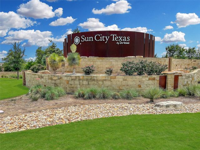 811 Holiday Creek LN, Georgetown, TX 78633