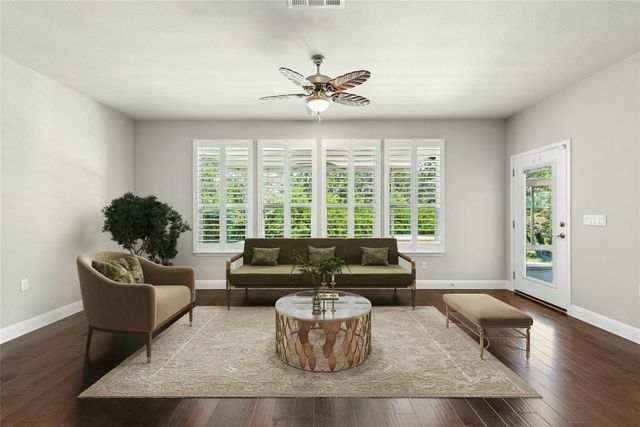 811 Holiday Creek LN, Georgetown, TX 78633