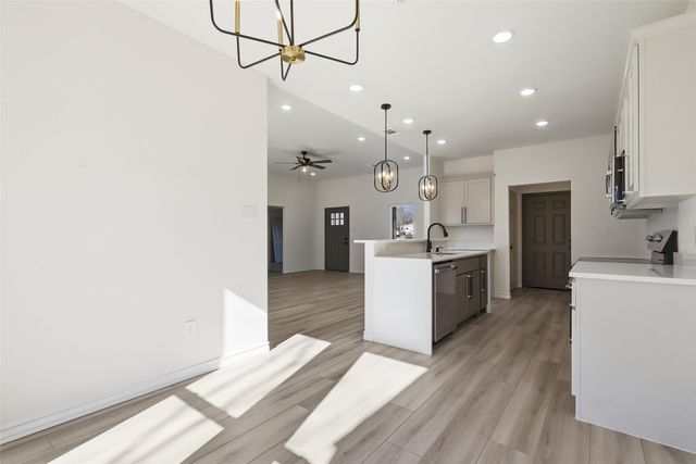 609 W Washington Avenue, Whitney, TX 76692