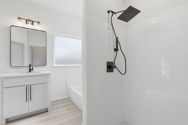 609 W Washington Avenue, Whitney, TX 76692