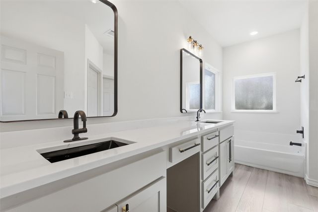 609 W Washington Avenue, Whitney, TX 76692