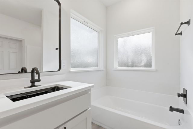 609 W Washington Avenue, Whitney, TX 76692