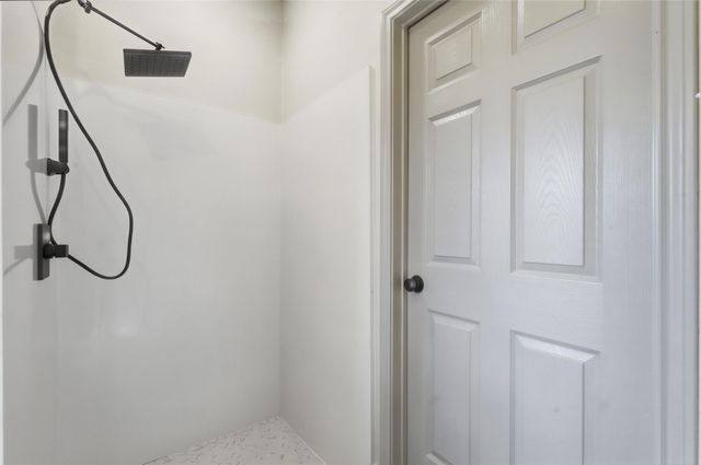 609 W Washington Avenue, Whitney, TX 76692