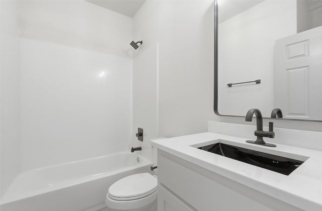 609 W Washington Avenue, Whitney, TX 76692