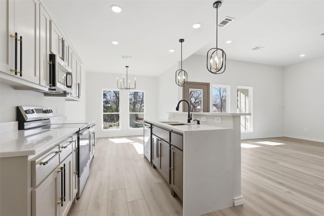 609 W Washington Avenue, Whitney, TX 76692