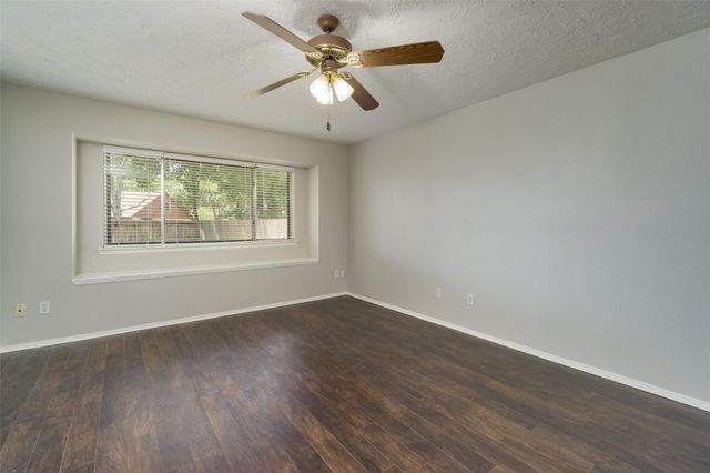 2902 Laurelridge Drive, League City, TX 77573