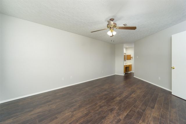 2902 Laurelridge Drive, League City, TX 77573