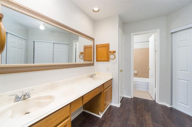 2902 Laurelridge Drive, League City, TX 77573
