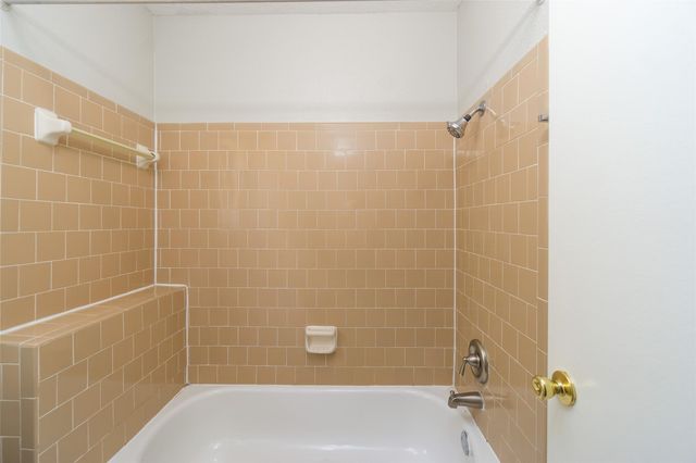 2902 Laurelridge Drive, League City, TX 77573