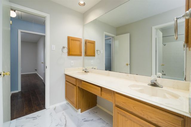 2902 Laurelridge Drive, League City, TX 77573
